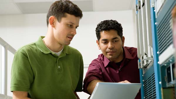 تامين نيروی انسانی تمام وقت متخصص